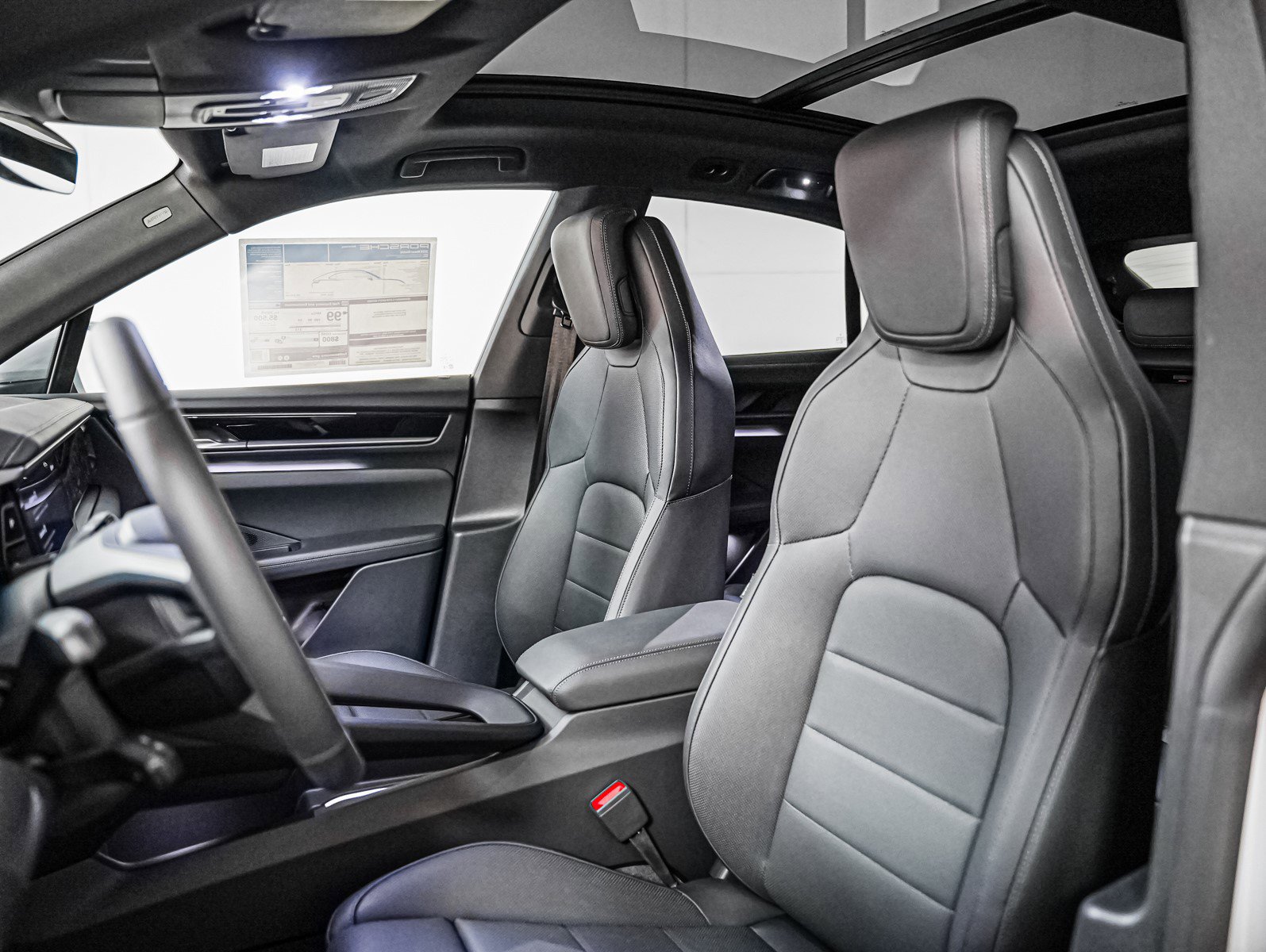 2025 Porsche Macan Electric photo 4