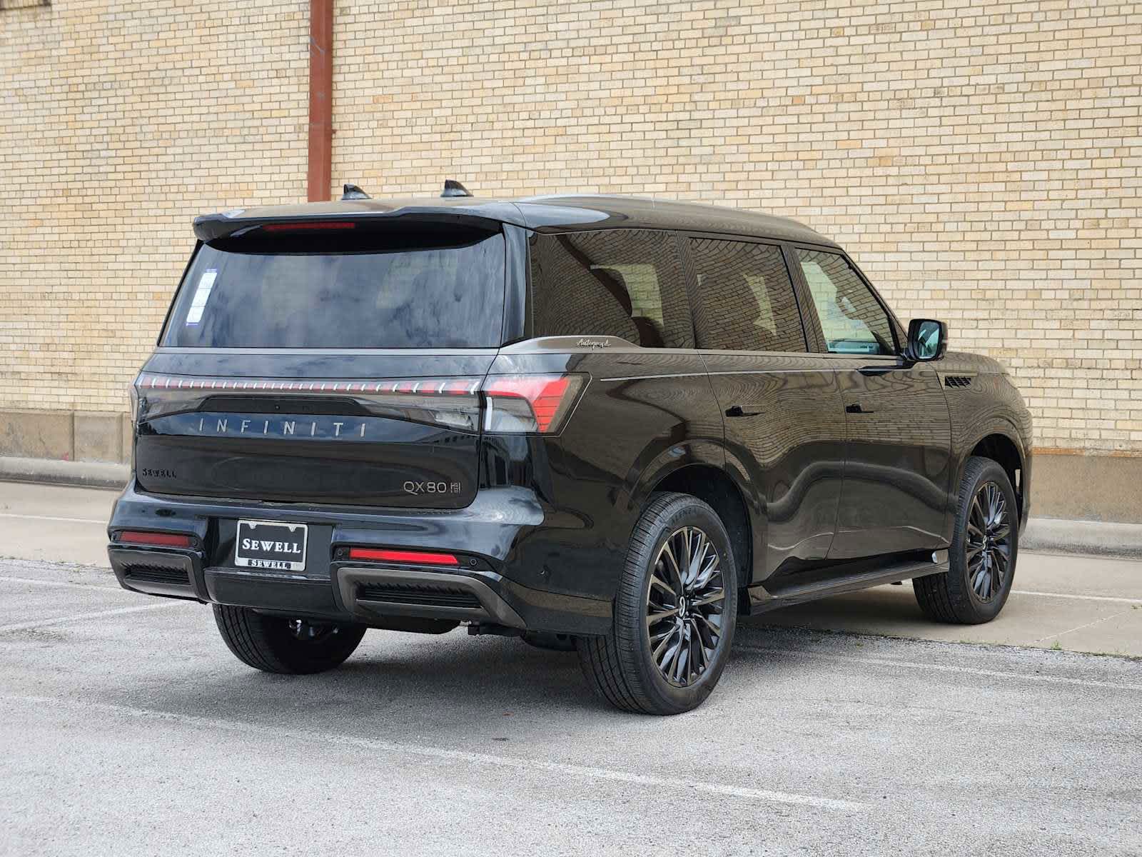2025 Infiniti QX80 photo 3