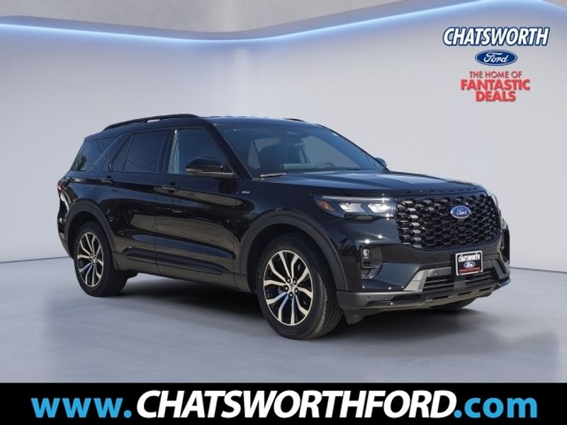2026 Ford Explorer ST-LINE's photo