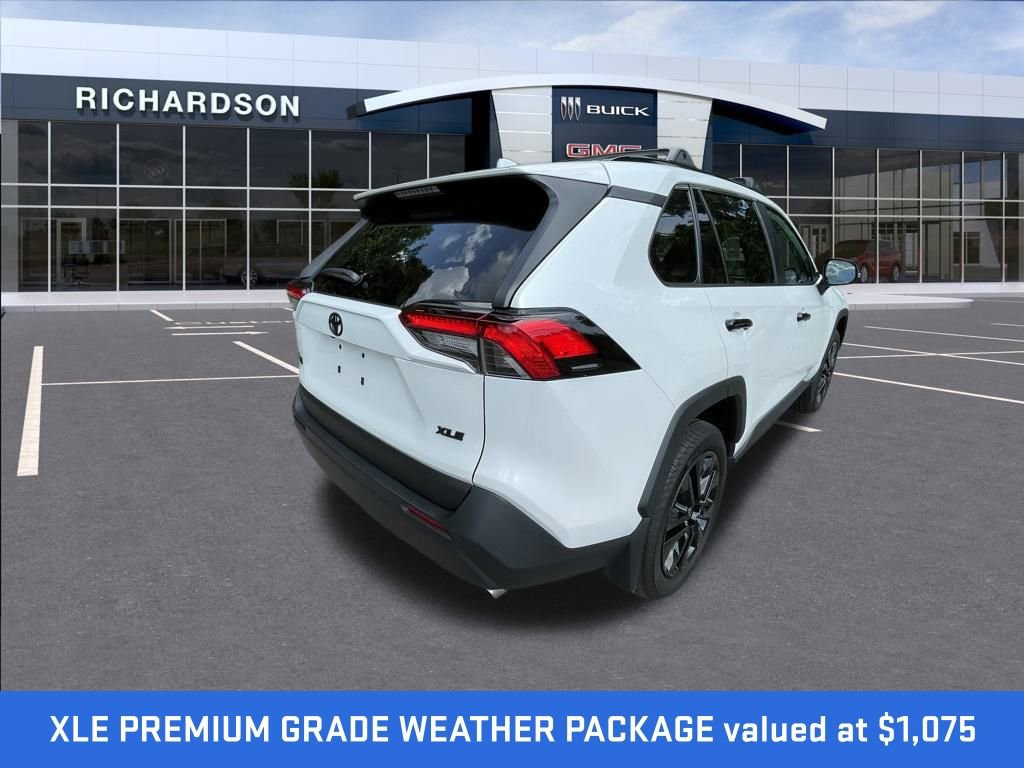 2023 Toyota RAV4 XLE Premium photo 3