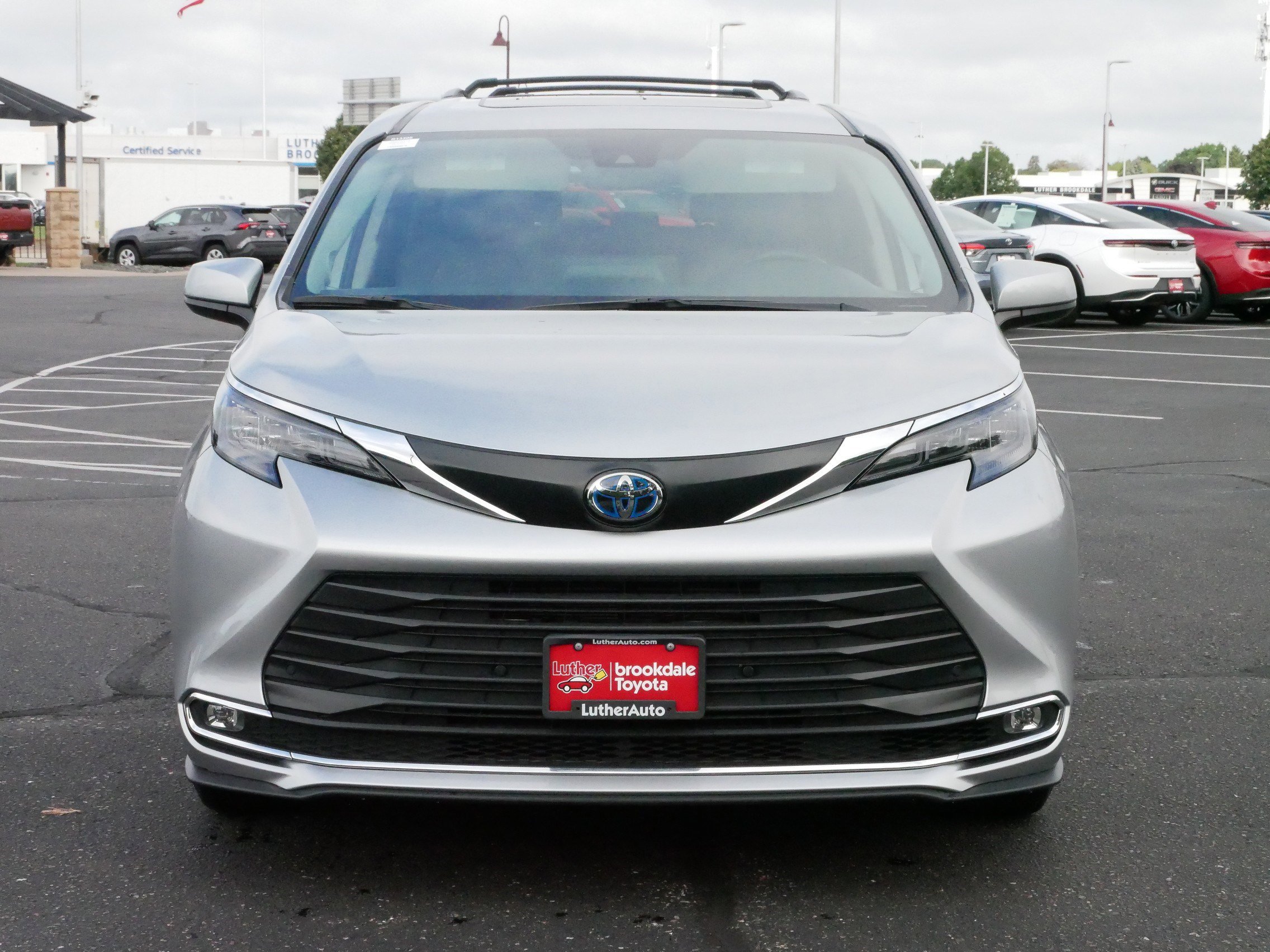 Certified 2024 Toyota Sienna XLE with VIN 5TDJSKFC9RS135077 for sale in Brooklyn Center, Minnesota