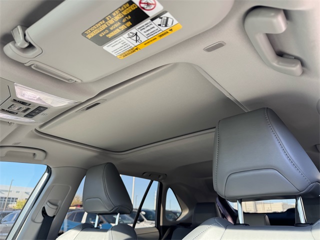 2024 Toyota RAV4 Hybrid XLE Premium photo 9