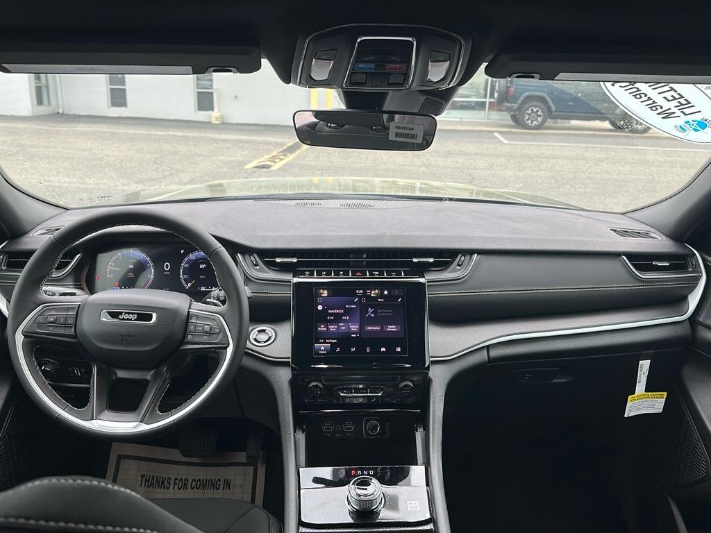 2025 Jeep Grand Cherokee Laredo X photo 18
