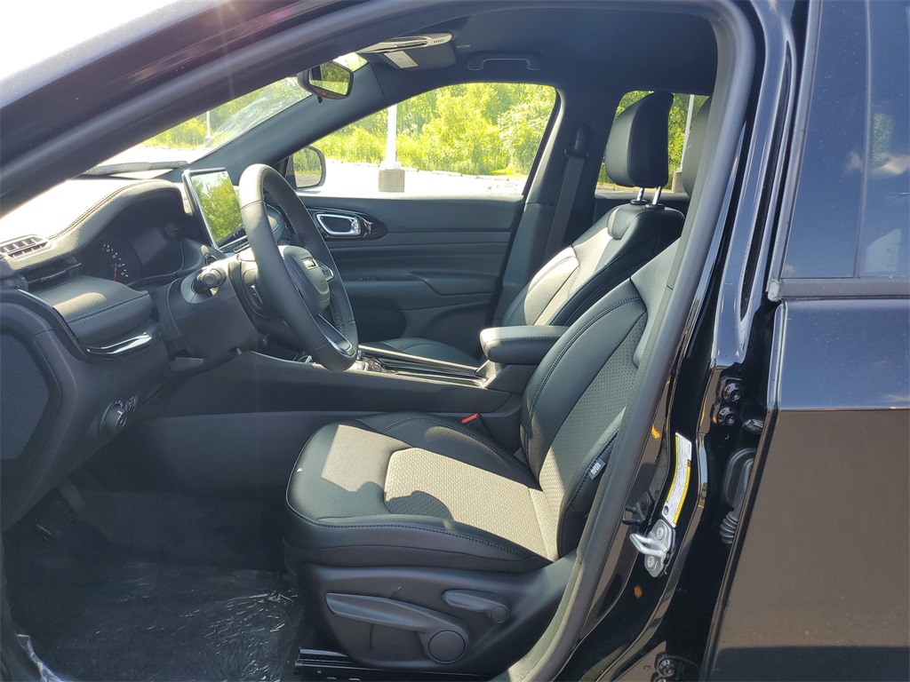 2025 Jeep Compass Latitude photo 14