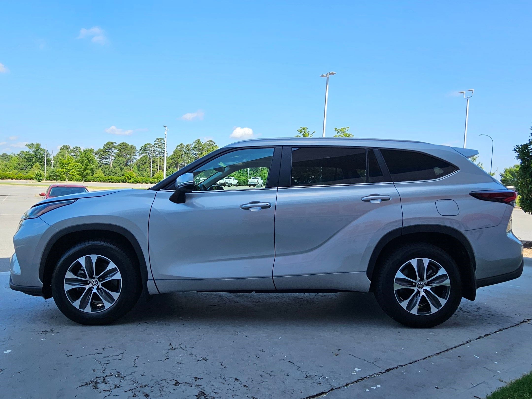 2024 Toyota Highlander XLE photo 4