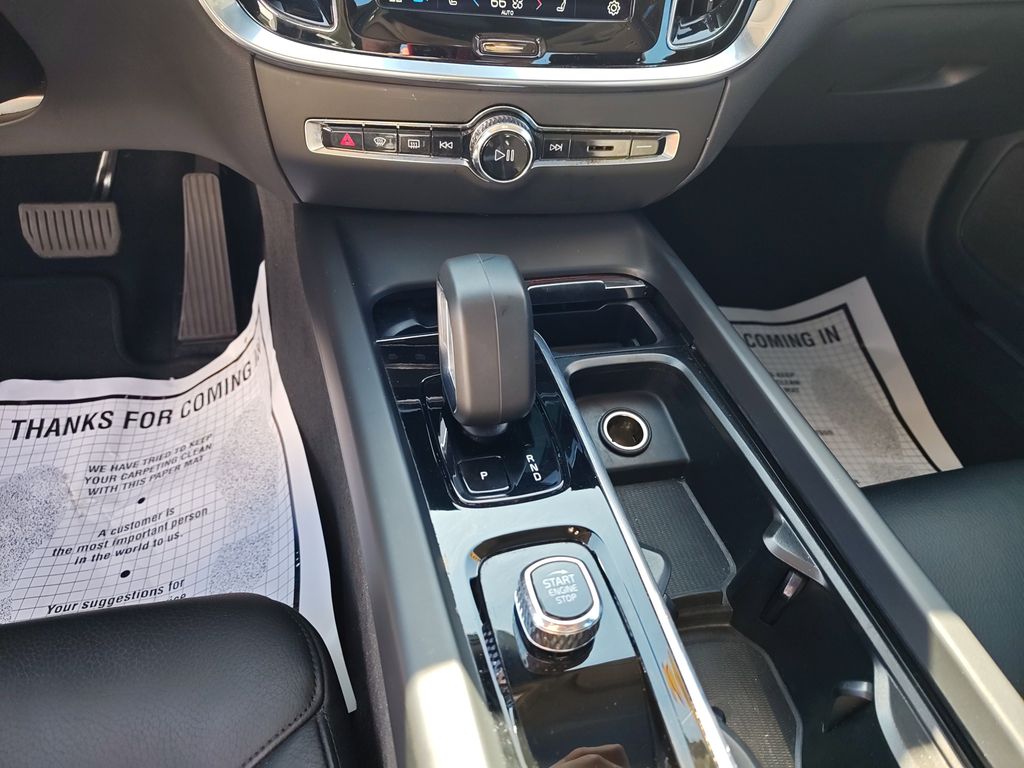 2024 Volvo S60 B5 Plus photo 20