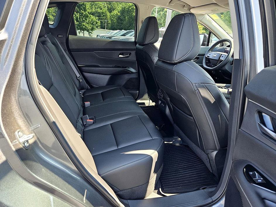 2025 Nissan Murano SV photo 14