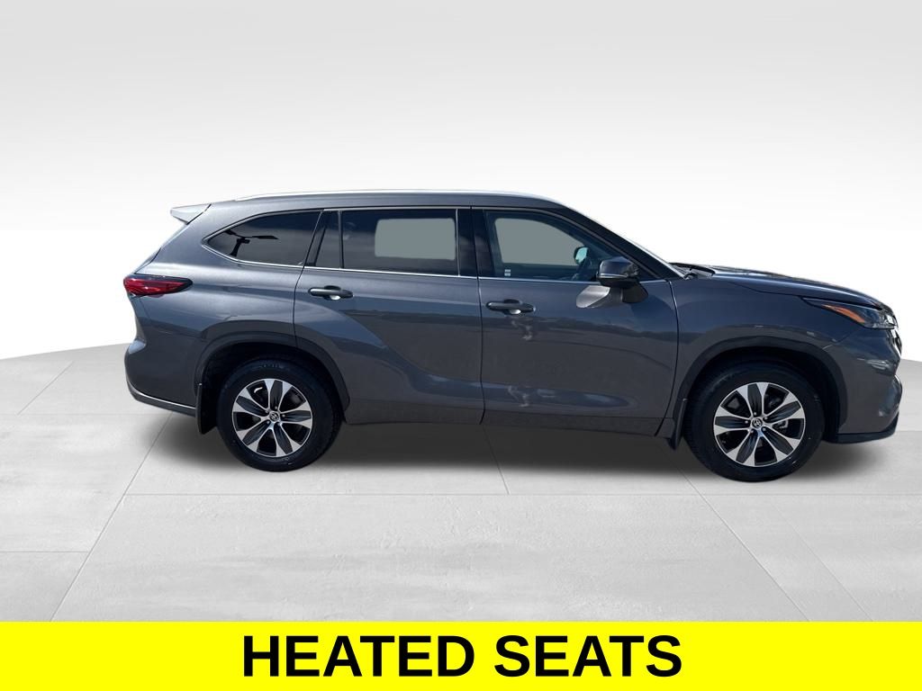 2022 Toyota Highlander XLE photo 6