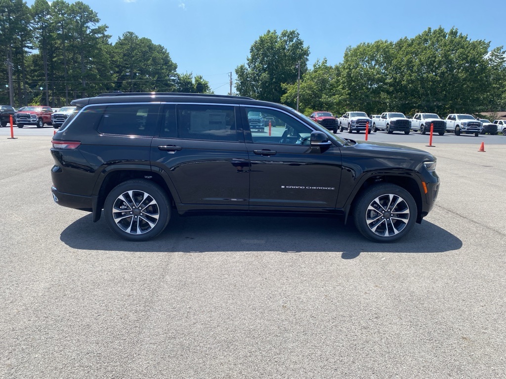 2025 Jeep Grand Cherokee Overland photo 3