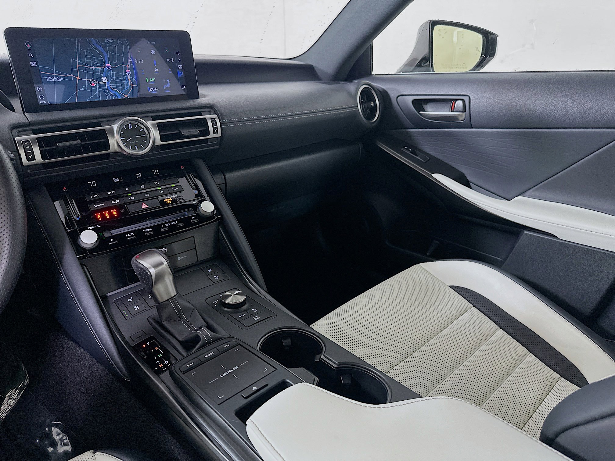 2022 Lexus IS 350 F SPORT AWD photo 24