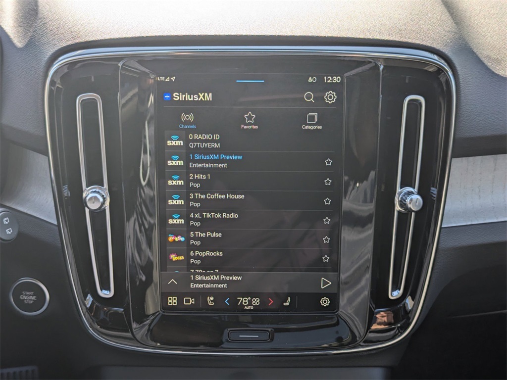 2025 Volvo XC40 Plus photo 20