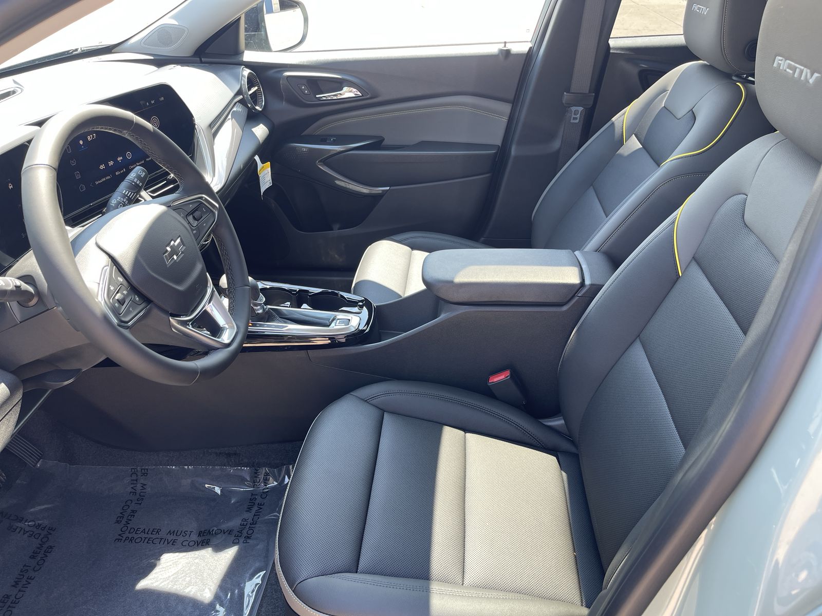 2025 Chevrolet Trax ACTIV photo 2