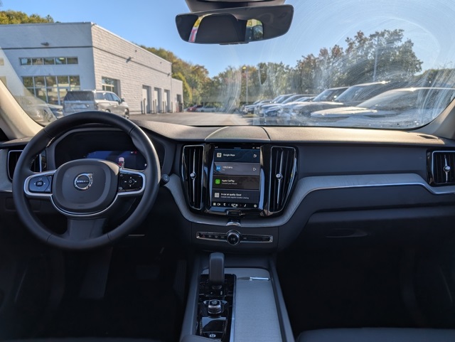 2025 Volvo XC60 B5 Plus photo 15