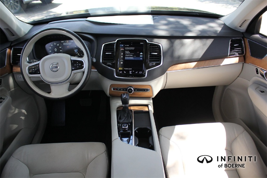 2022 Volvo XC90 Momentum photo 17