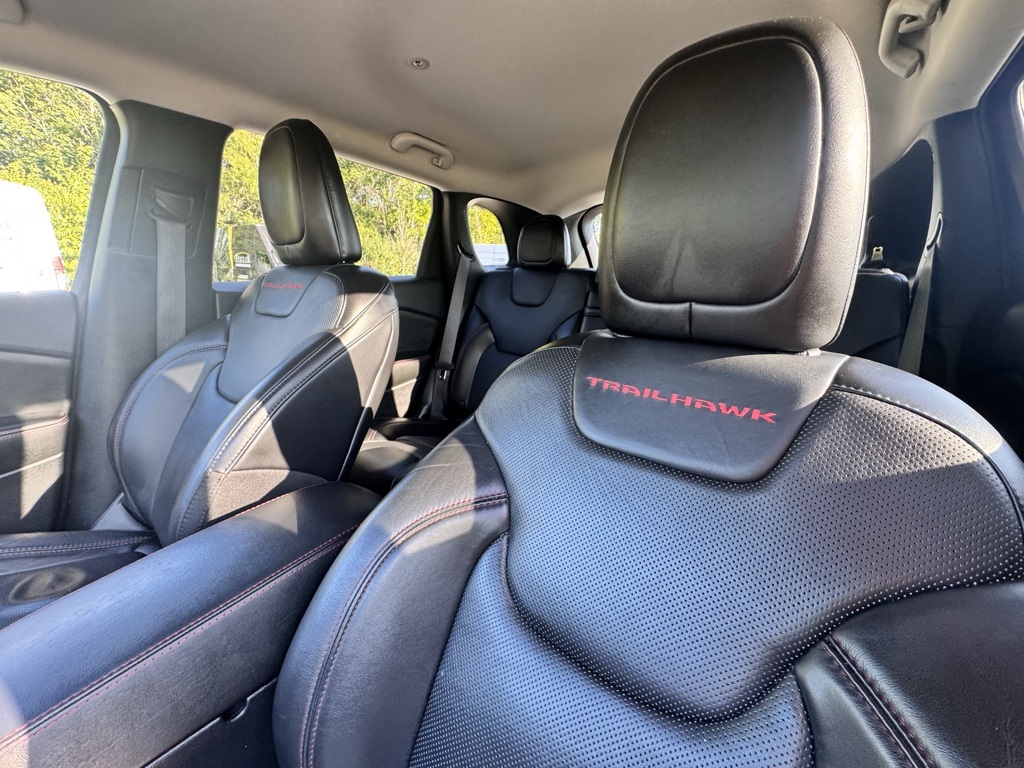 2019 Jeep Cherokee Trailhawk photo 18