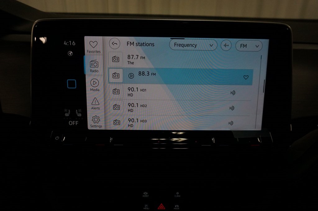 2025 Volkswagen Atlas Cross Sport SE Technology photo 16