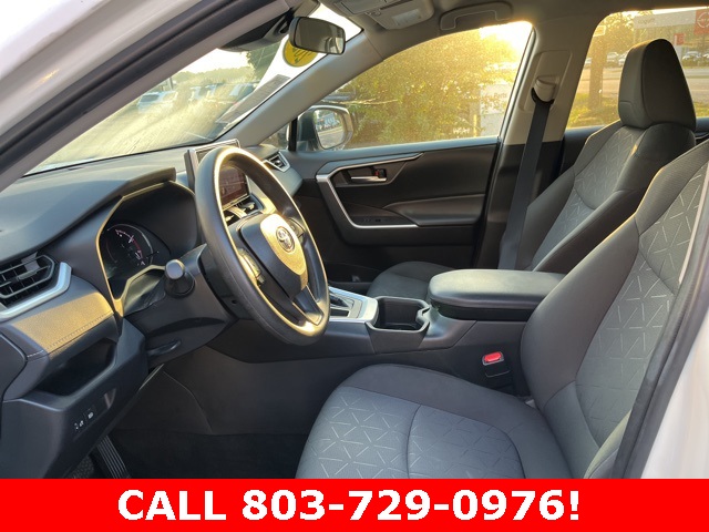 2024 Toyota RAV4 XLE photo 2