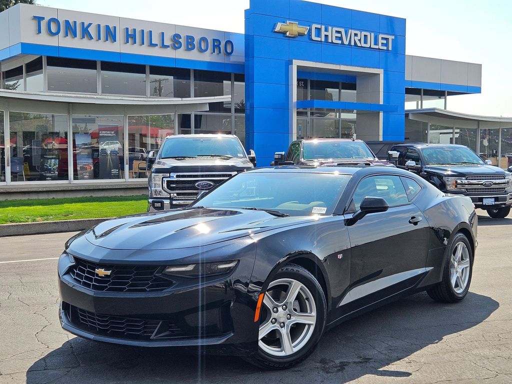 2023 Chevrolet Camaro 1LT photo 2