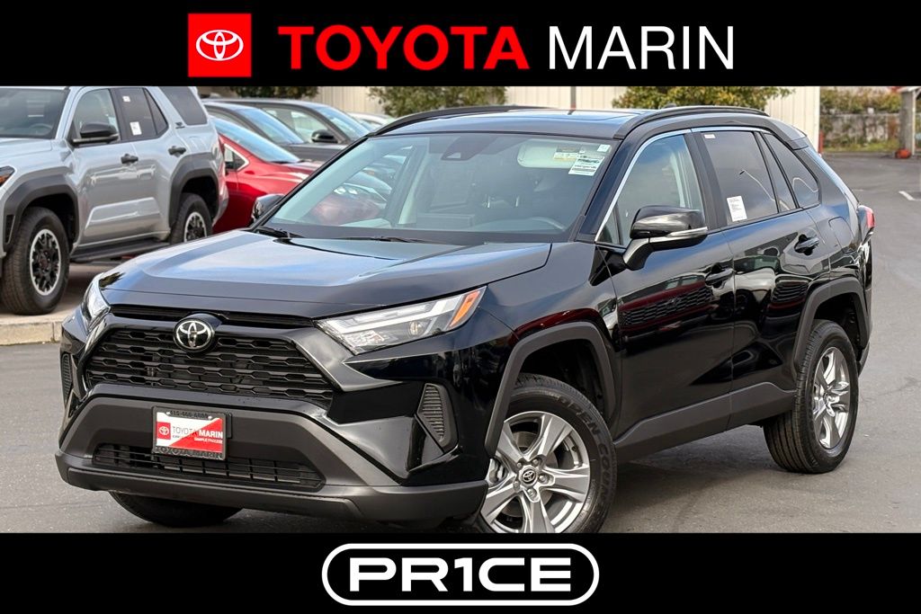 2025 Toyota RAV4 XLE's photo