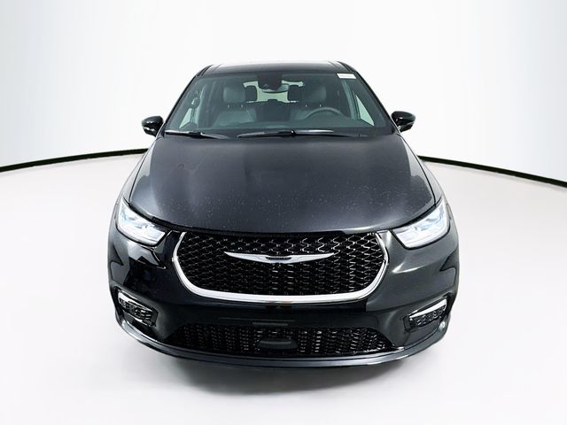 2025 Chrysler Pacifica photo 2