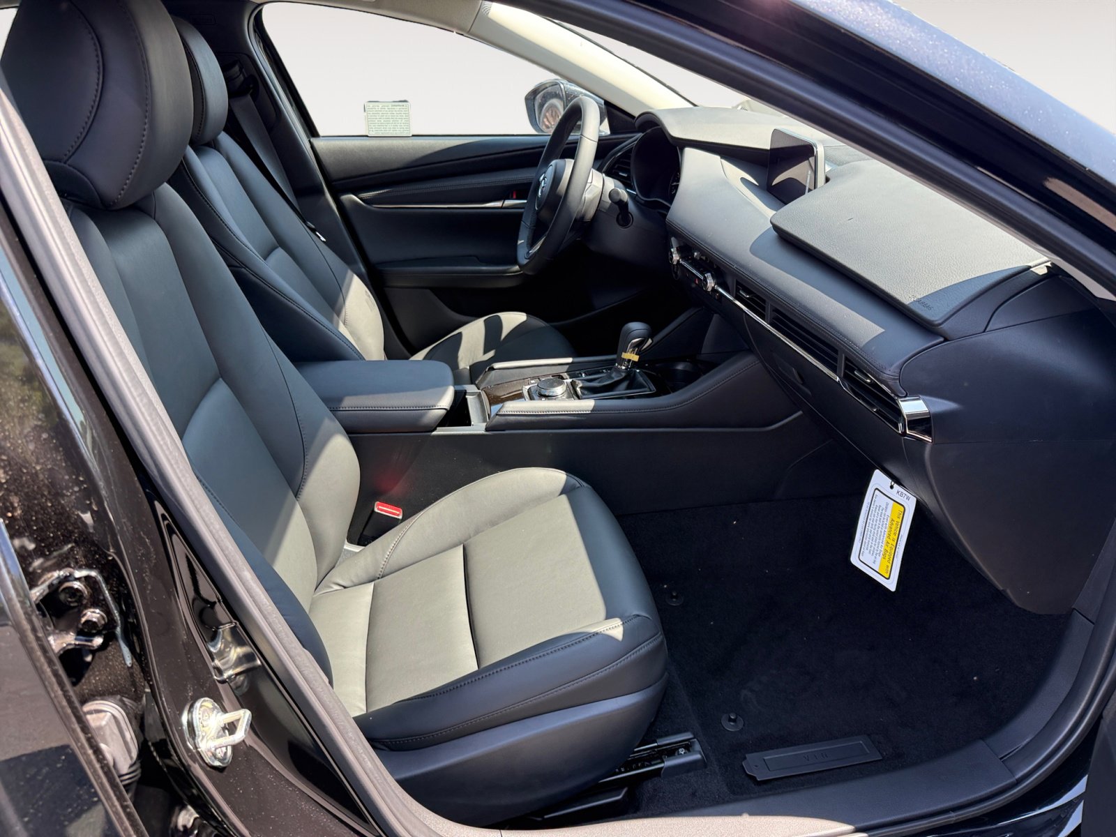 2025 Mazda Mazda3 2.5 s Preferred photo 19