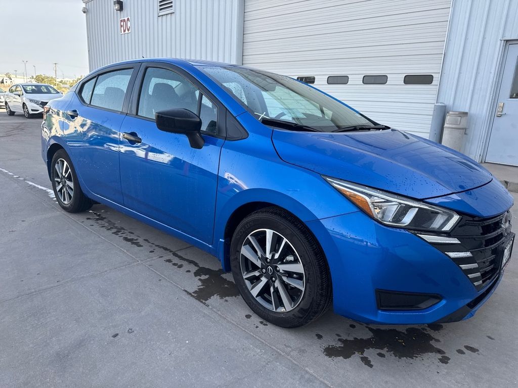 2024 Nissan Versa 1.6 S photo 4