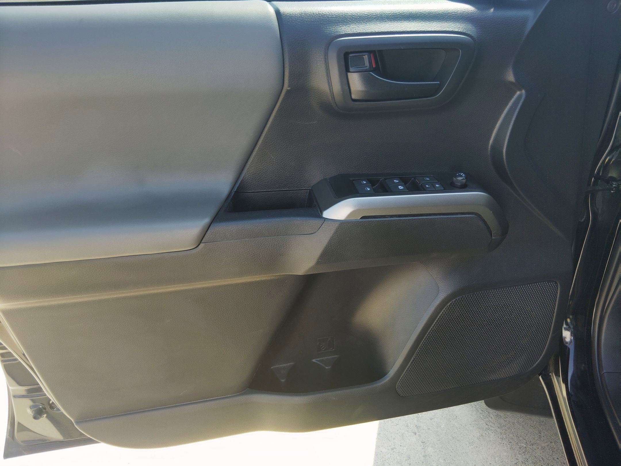 2023 Toyota Tacoma SR5 photo 12