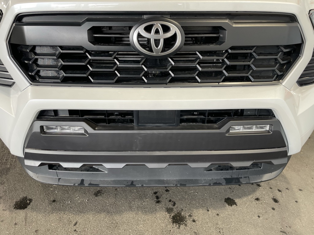 2025 Toyota Tacoma photo 8