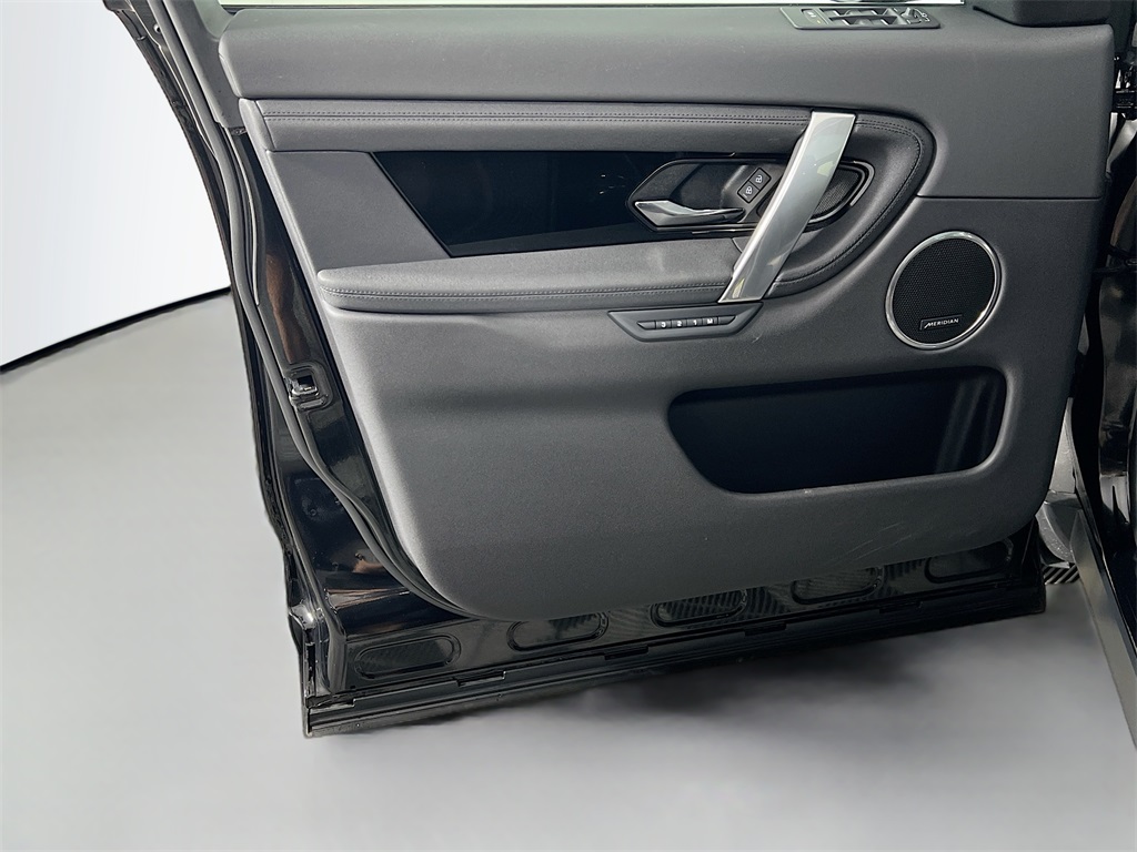 2025 Land Rover Discovery Sport S photo 12