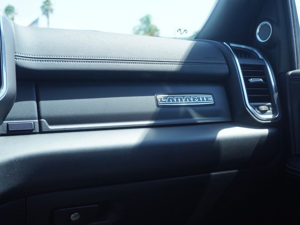 New 2026 Granite Crystal Metallic Clear-Coat Exterior Paint RAM Laramie Night Edition image 28