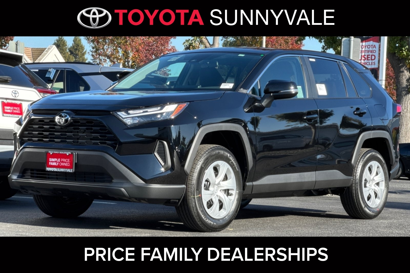 2025 Toyota RAV4 LE's photo