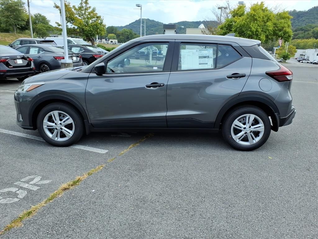 2025 Nissan Kicks Play S photo 4