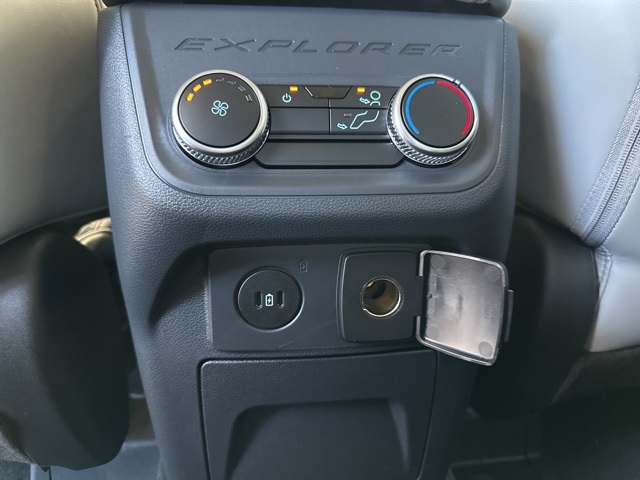2025 Ford Explorer photo 28