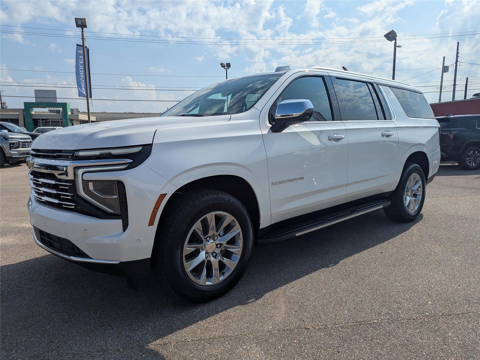 2025 Chevrolet Suburban Premier photo 2