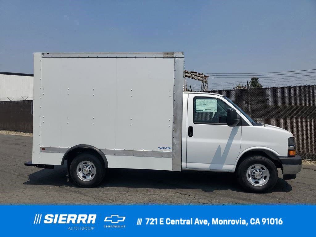 2024 Chevrolet Express Cutaway Base's photo