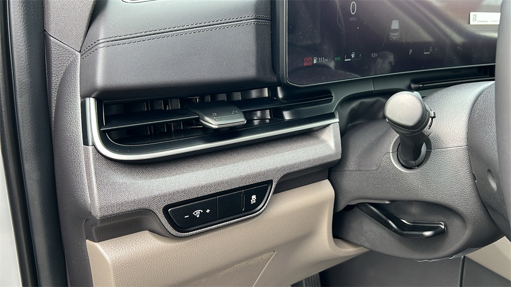 2026 Kia Carnival SX photo 9