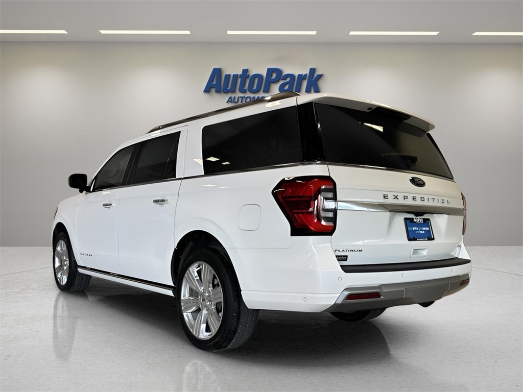 2024 Ford Expedition MAX Platinum photo 2
