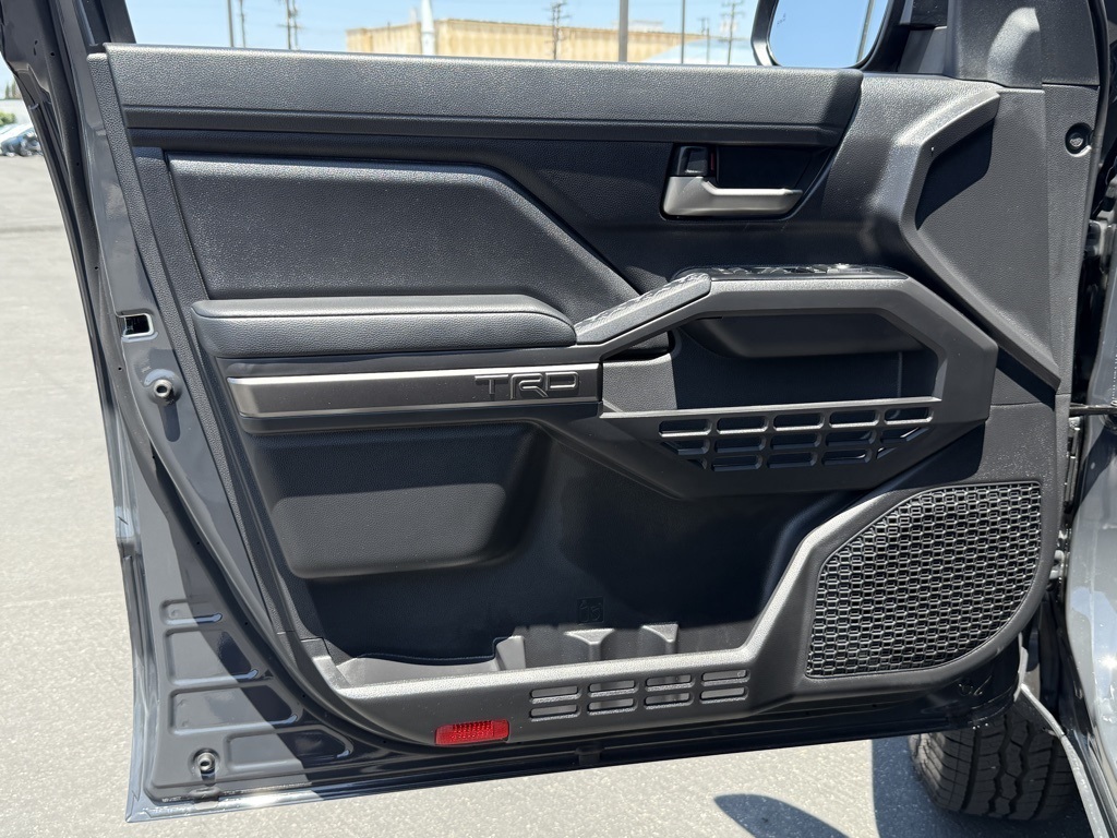 2025 Toyota Tacoma TRD 4x4 photo 15