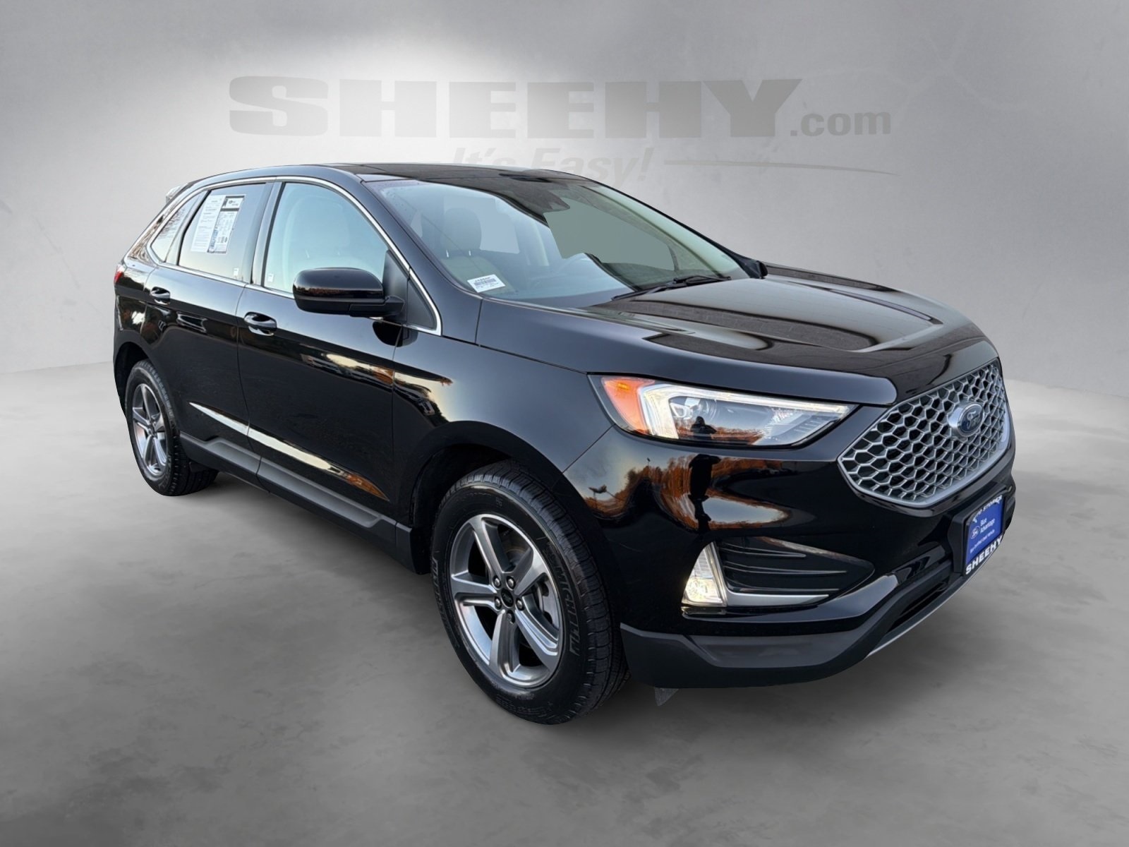 2023 Ford Edge SEL photo 2