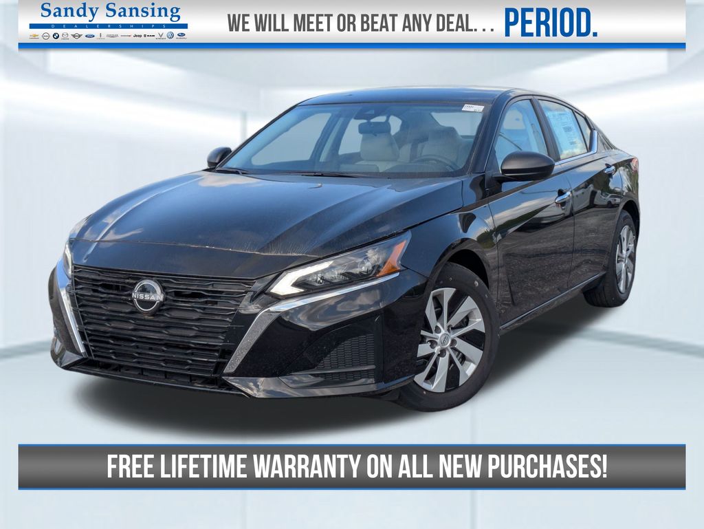 2025 Nissan Altima S's photo