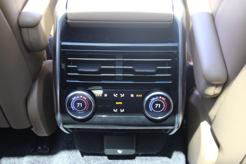 2023 Land Rover Range Rover SE photo 32
