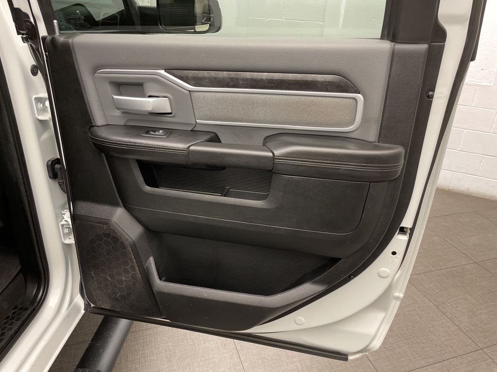 2022 Ram 3500 SLT photo 23