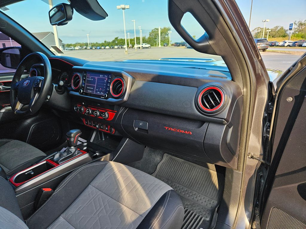 2020 Toyota Tacoma TRD Sport photo 31