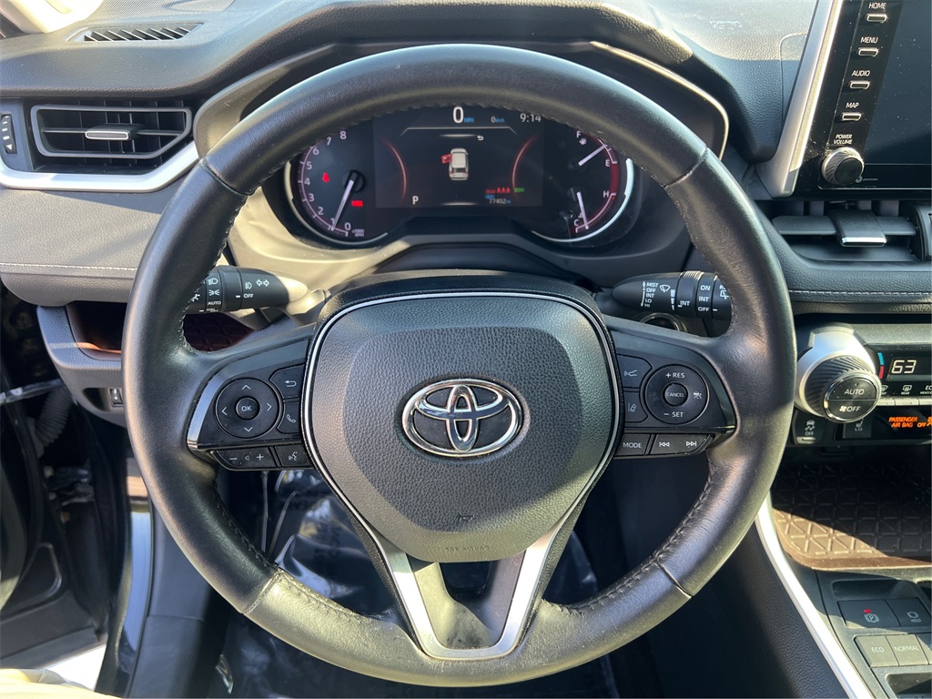 2020 Toyota RAV4 Limited photo 17