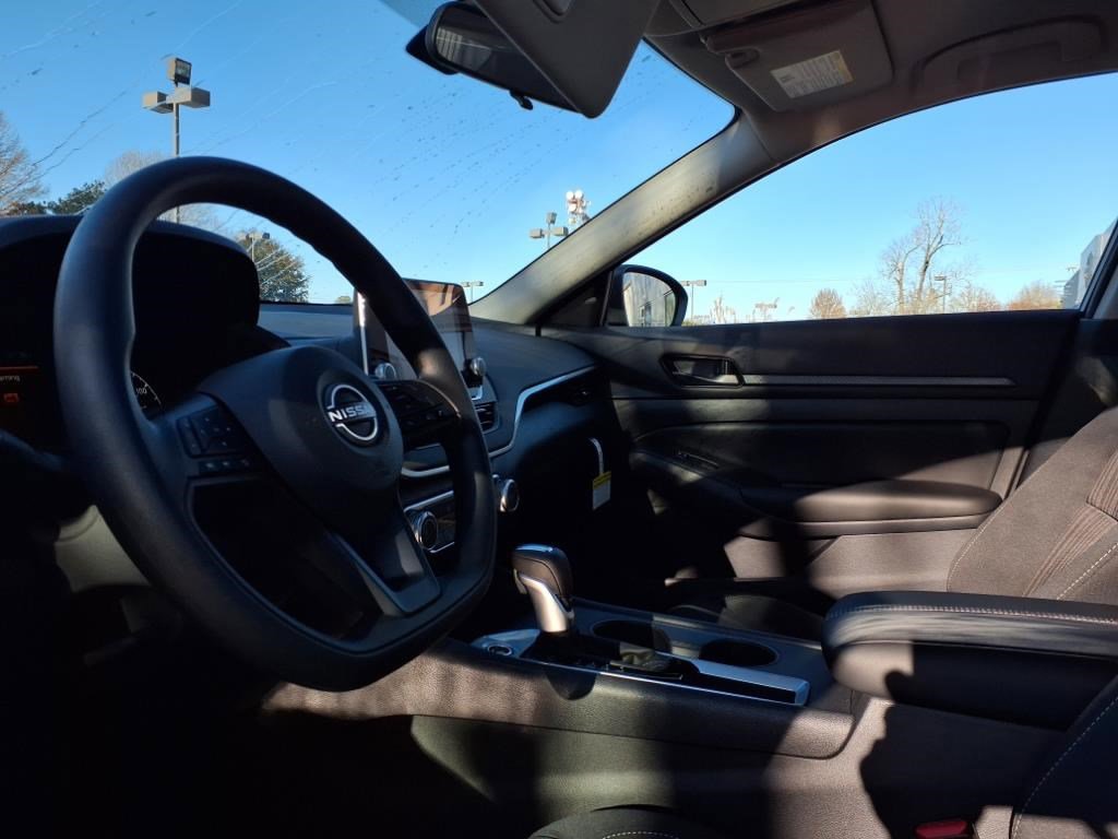 2025 Nissan Altima 2.5 S photo 4