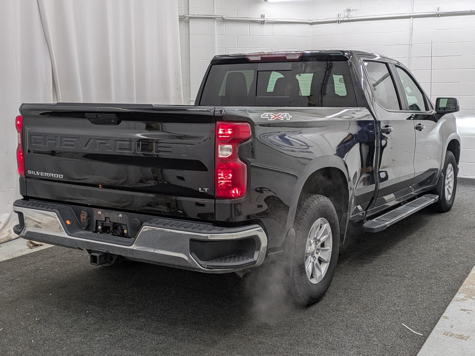 2022 Chevrolet Silverado 1500 LT photo 3