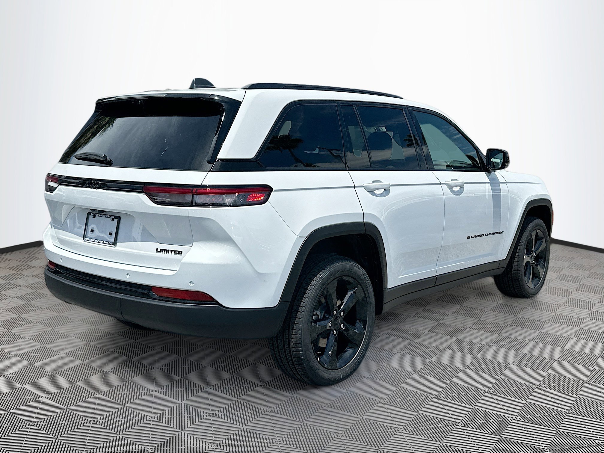 2025 Jeep Grand Cherokee Limited photo 4