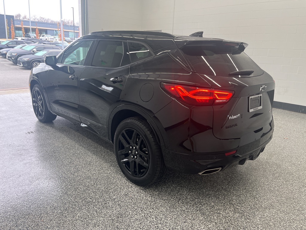 2025 Chevrolet Blazer RS photo 2