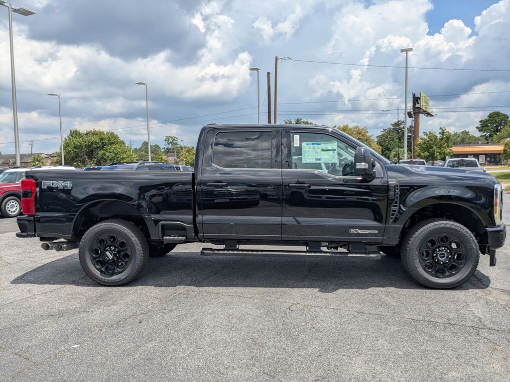 2025 Ford F-350 Lariat photo 3