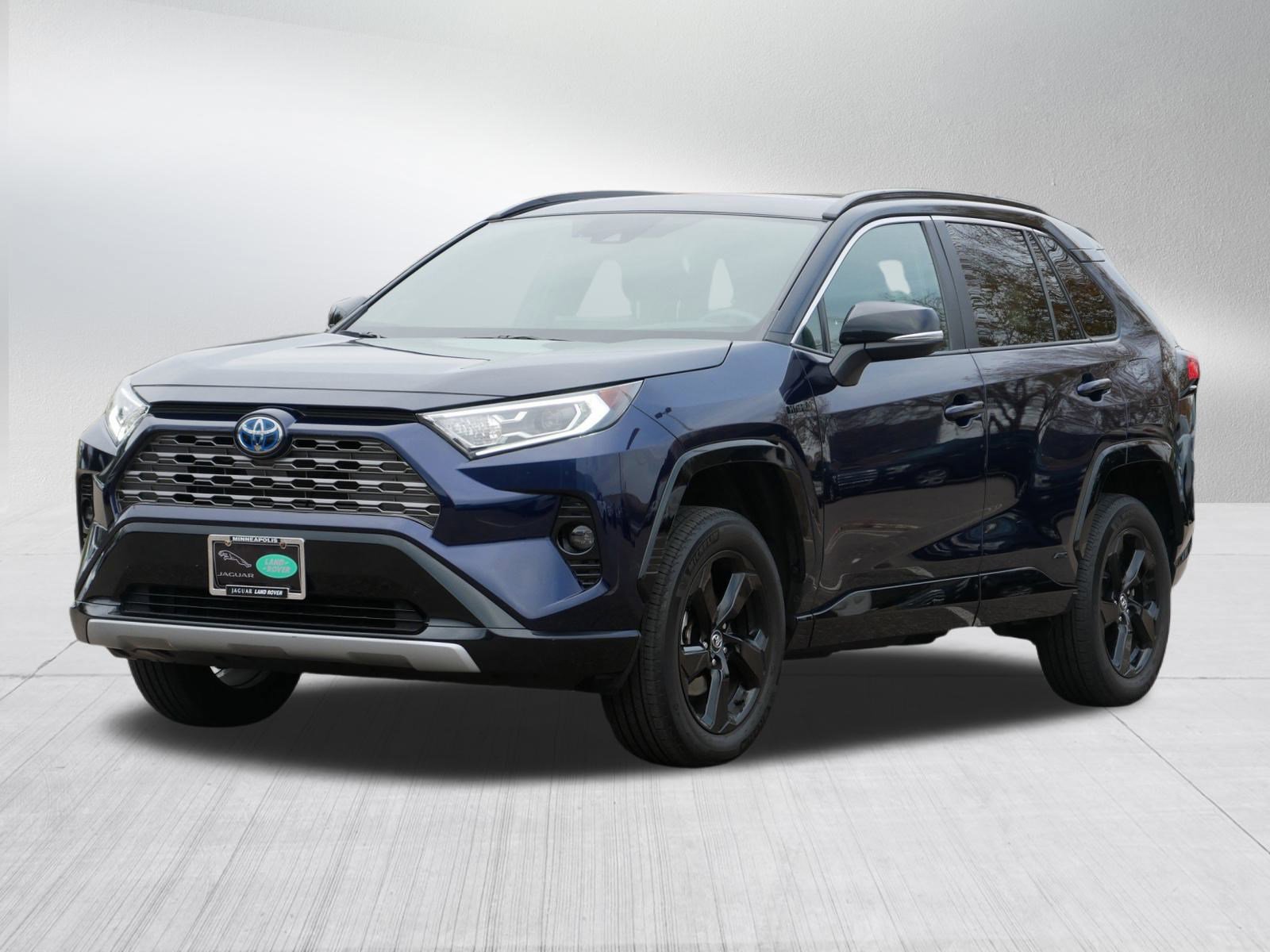 2020 Toyota RAV4 XSE's photo